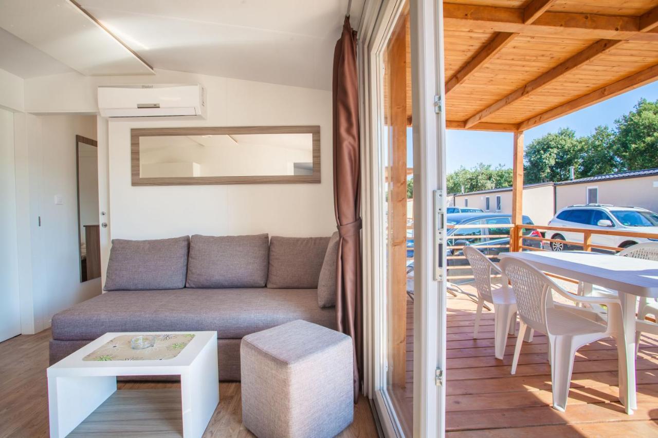 Mobile Homes Delta Marine At Campsite Rapoca Nerezine Exterior foto